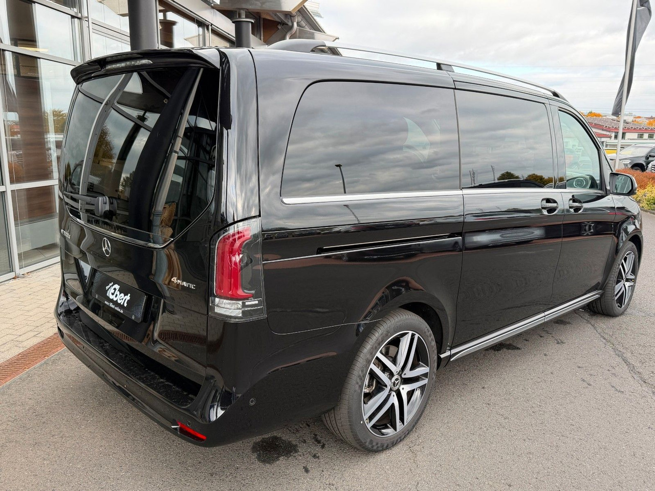 Mercedes-Benz V 300 d 4MATIC EXCLUSIVE Luxus-Sitze AHK2,5to - Putnički kombi: slika 4 Mercedes-Benz V 300 d 4MATIC EXCLUSIVE Luxus-Sitze AHK2,5to - Putnički kombi: slika 4