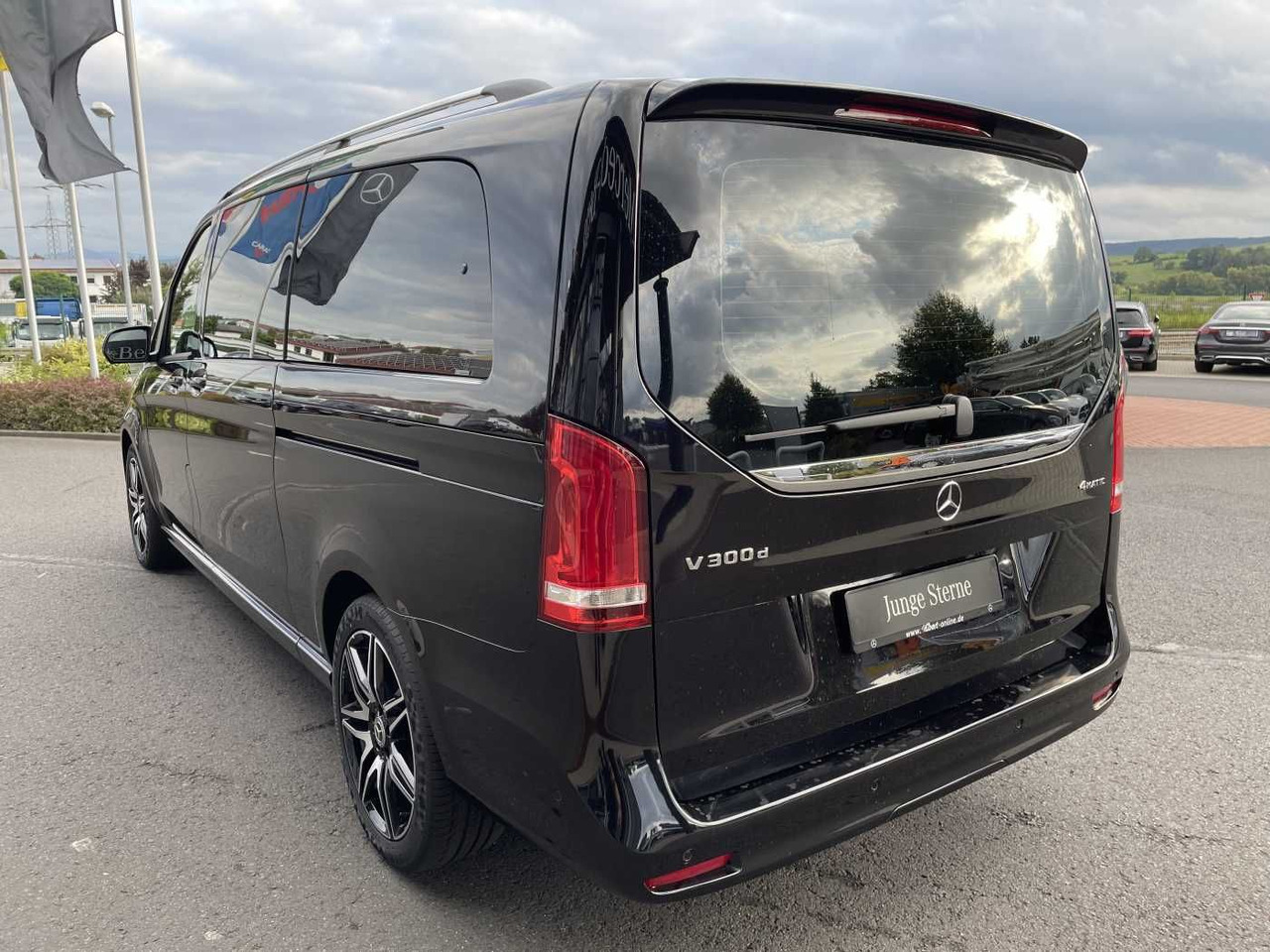 Mercedes-Benz V 300 d AVA 4MATIC AMG Kühlschrank AIRMATIC - Karavan: slika 3 Mercedes-Benz V 300 d AVA 4MATIC AMG Kühlschrank AIRMATIC - Karavan: slika 3