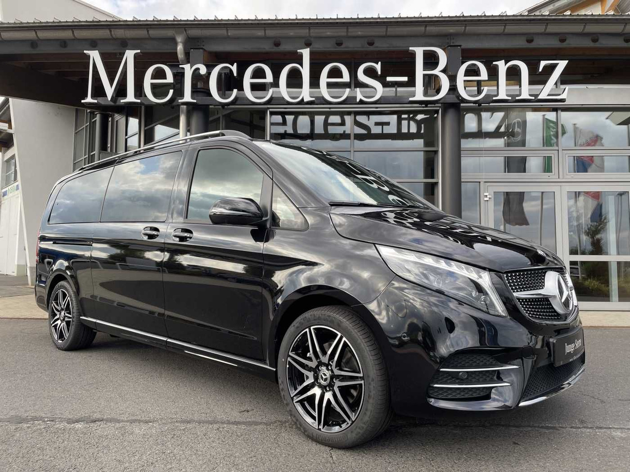 Mercedes-Benz V 300 d AVA 4MATIC AMG Kühlschrank AIRMATIC - Putnički kombi: slika 1 Mercedes-Benz V 300 d AVA 4MATIC AMG Kühlschrank AIRMATIC - Putnički kombi: slika 1