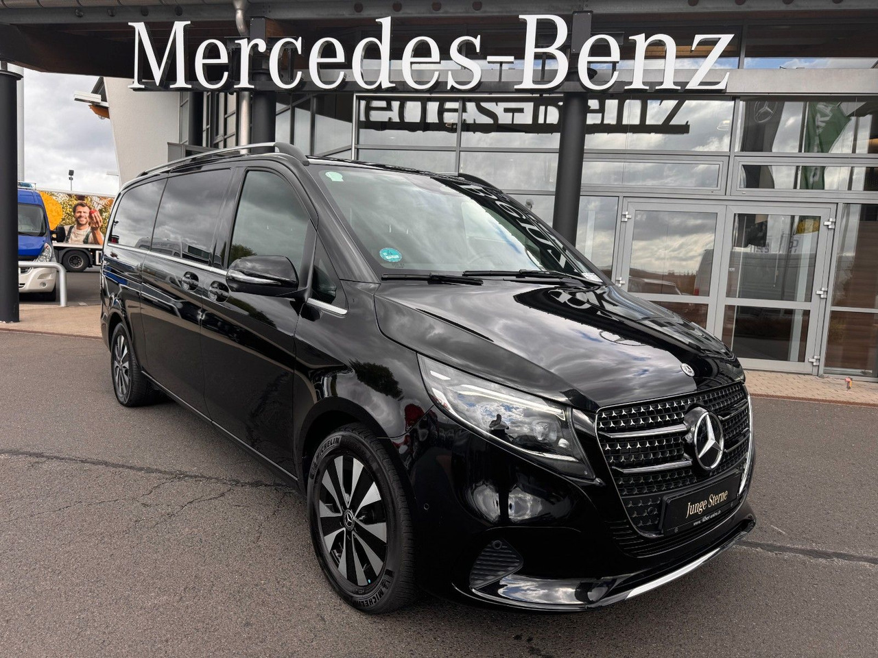 Mercedes-Benz V 300 d AVANTGARDE Extralang 360Kamera Standheiz - Karavan: slika 1 Mercedes-Benz V 300 d AVANTGARDE Extralang 360Kamera Standheiz - Karavan: slika 1