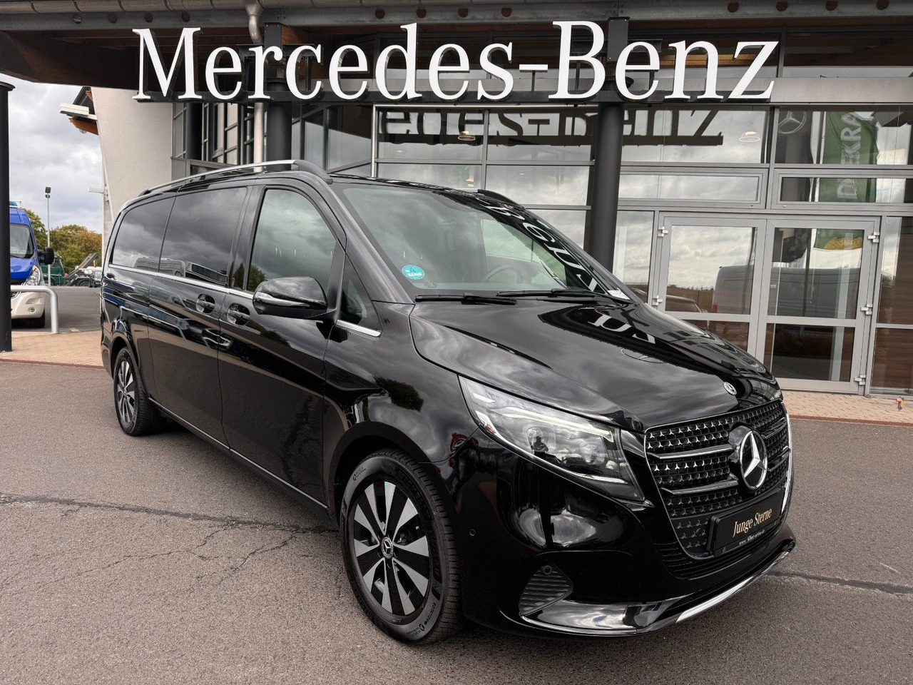 Mercedes-Benz V 300 d AVANTGARDE Extralang 360Kamera Standheiz - Karavan: slika 1 Mercedes-Benz V 300 d AVANTGARDE Extralang 360Kamera Standheiz - Karavan: slika 1