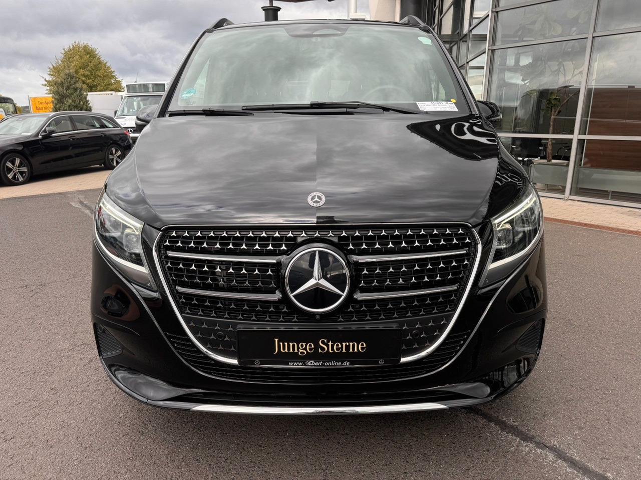 Mercedes-Benz V 300 d AVANTGARDE Extralang 360Kamera Standheiz - Karavan: slika 2 Mercedes-Benz V 300 d AVANTGARDE Extralang 360Kamera Standheiz - Karavan: slika 2