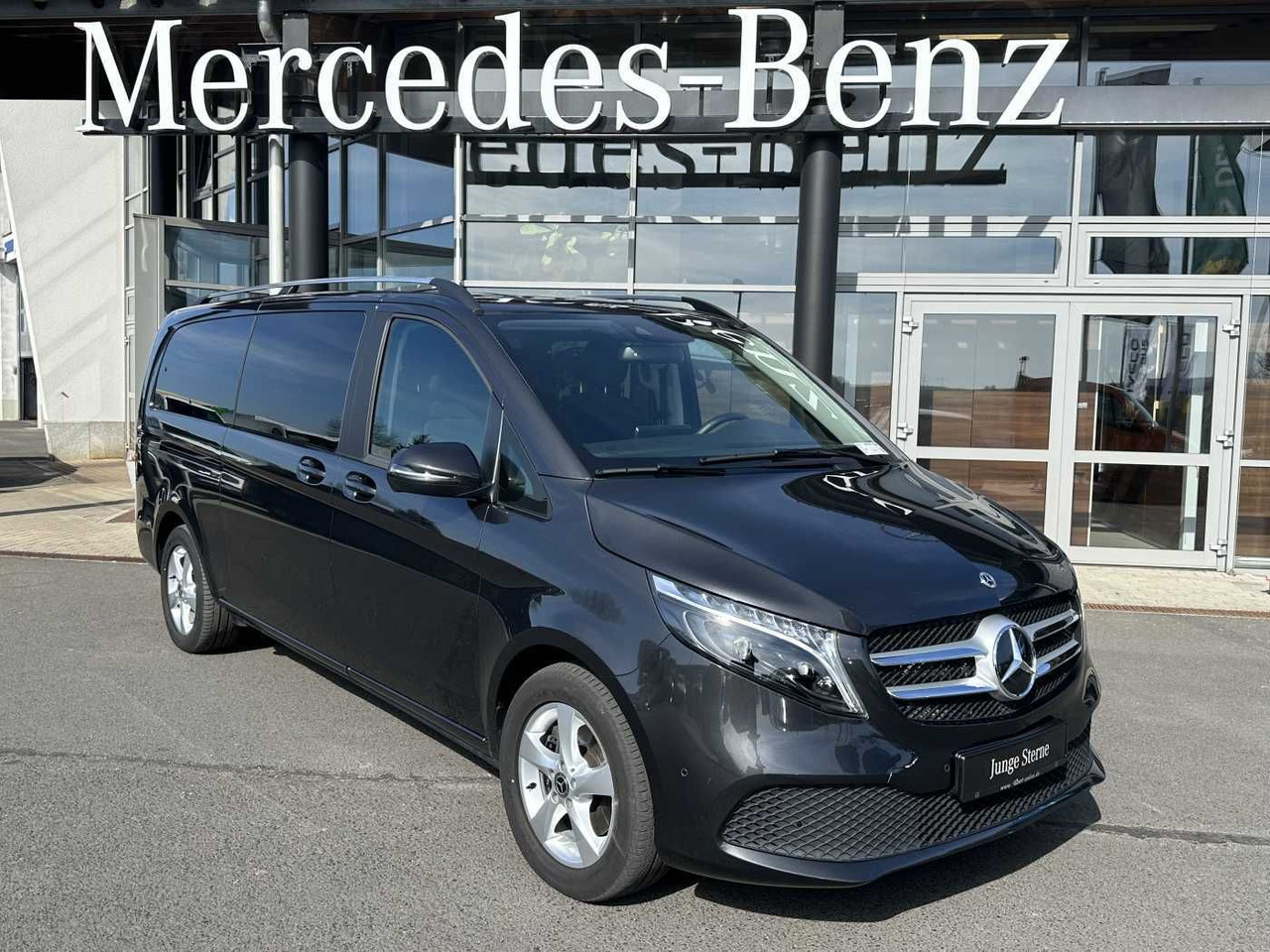 Mercedes-Benz V 300 d EDITION 4MATIC DISTRONIC AHK LED Kamera - Automobil: slika 1 Mercedes-Benz V 300 d EDITION 4MATIC DISTRONIC AHK LED Kamera - Automobil: slika 1