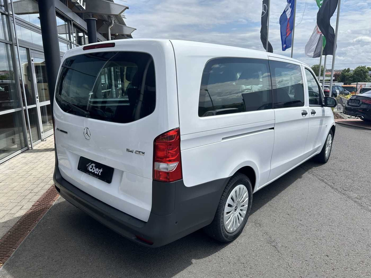 Mercedes-Benz Vito 114 CDI Tourer 9G Klima Audio40 Extralang - Putnički kombi: slika 4 Mercedes-Benz Vito 114 CDI Tourer 9G Klima Audio40 Extralang - Putnički kombi: slika 4