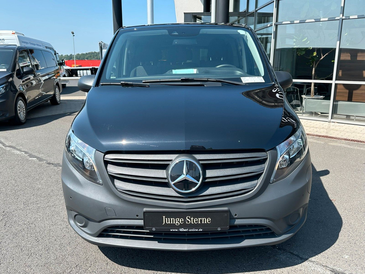 Mercedes-Benz eVito 129 Tourer Behinderten-/Rollstuhlrampe - Putnički kombi, Električno dostavno vozilo: slika 3 Mercedes-Benz eVito 129 Tourer Behinderten-/Rollstuhlrampe - Putnički kombi, Električno dostavno vozilo: slika 3
