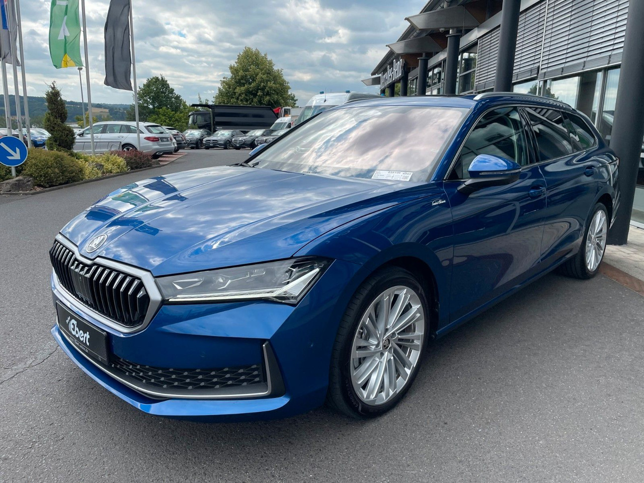 Skoda Superb Combi 2.0 TDI 4x4 L&K HUD+360°+AHK+Pano - Automobil: slika 2 Skoda Superb Combi 2.0 TDI 4x4 L&K HUD+360°+AHK+Pano - Automobil: slika 2