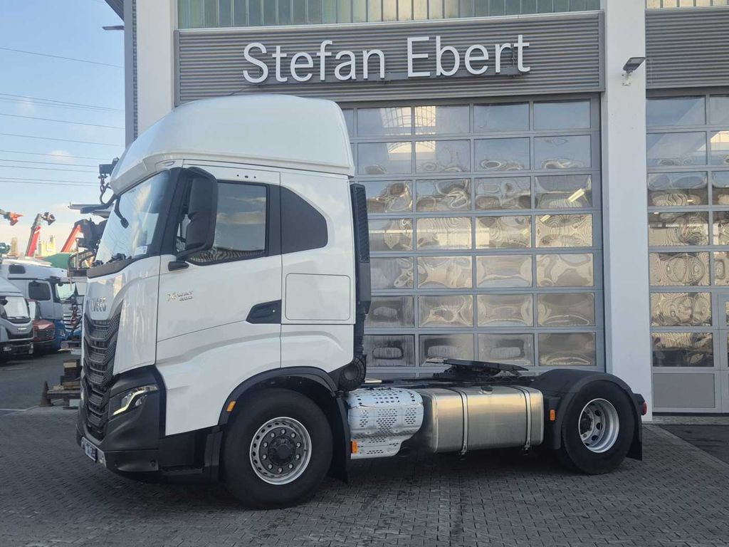 Iveco AS440X49T/P ON 4x4 HI-TRACTION Intarder 2x Bett - Tegljač: slika 3 Iveco AS440X49T/P ON 4x4 HI-TRACTION Intarder 2x Bett - Tegljač: slika 3