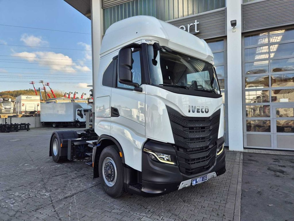 Iveco AS440X49T/P ON 4x4 HI-TRACTION Intarder 2x Bett - Tegljač: slika 1 Iveco AS440X49T/P ON 4x4 HI-TRACTION Intarder 2x Bett - Tegljač: slika 1
