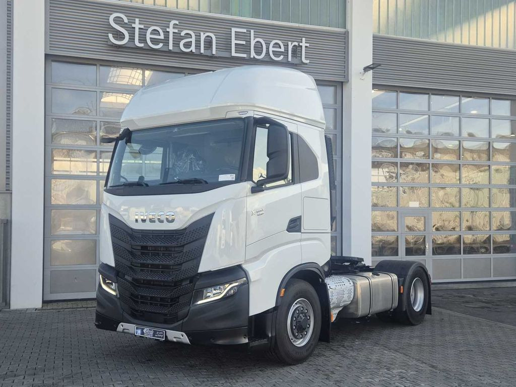 Iveco AS440X49T/P ON 4x4 HI-TRACTION Intarder 2x Bett - Tegljač: slika 2 Iveco AS440X49T/P ON 4x4 HI-TRACTION Intarder 2x Bett - Tegljač: slika 2