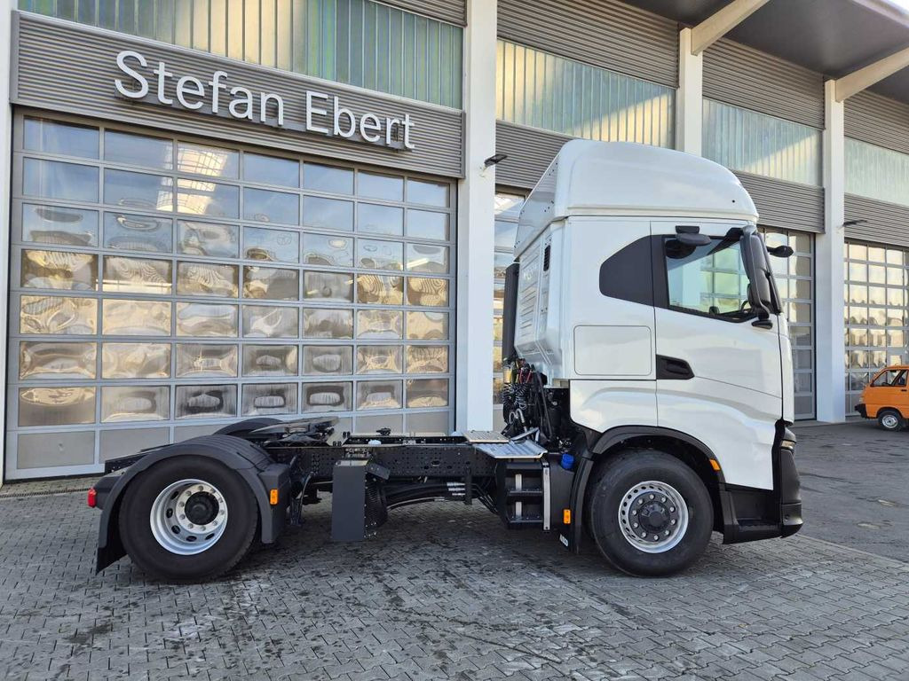 Iveco AS440X49T/P ON 4x4 HI-TRACTION Intarder 2x Bett - Tegljač: slika 5 Iveco AS440X49T/P ON 4x4 HI-TRACTION Intarder 2x Bett - Tegljač: slika 5