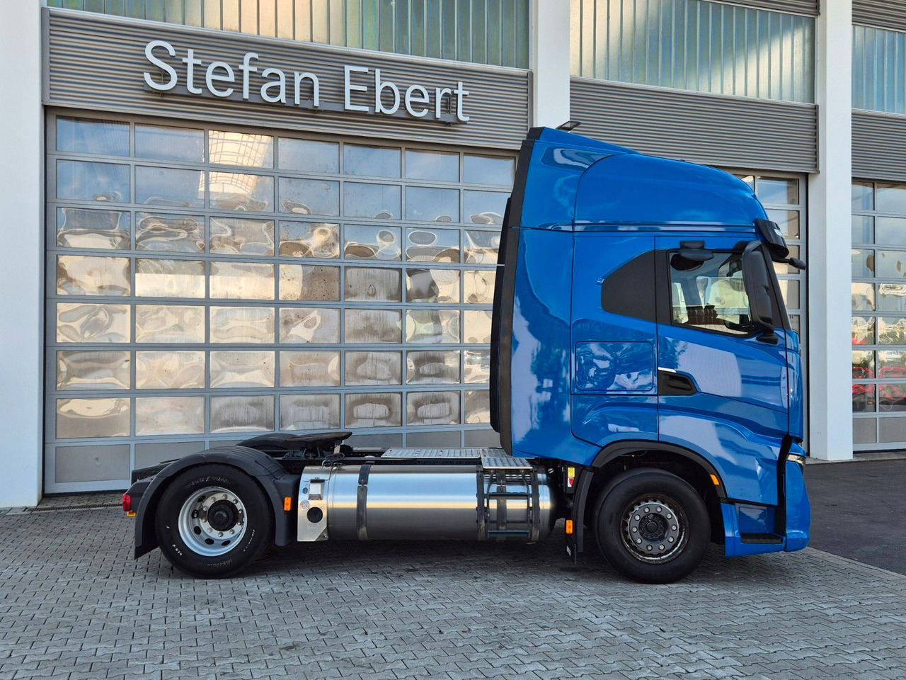 Iveco S-Way AS440S46/P NG LNG Standklima Intarder - Tegljač: slika 5 Iveco S-Way AS440S46/P NG LNG Standklima Intarder - Tegljač: slika 5