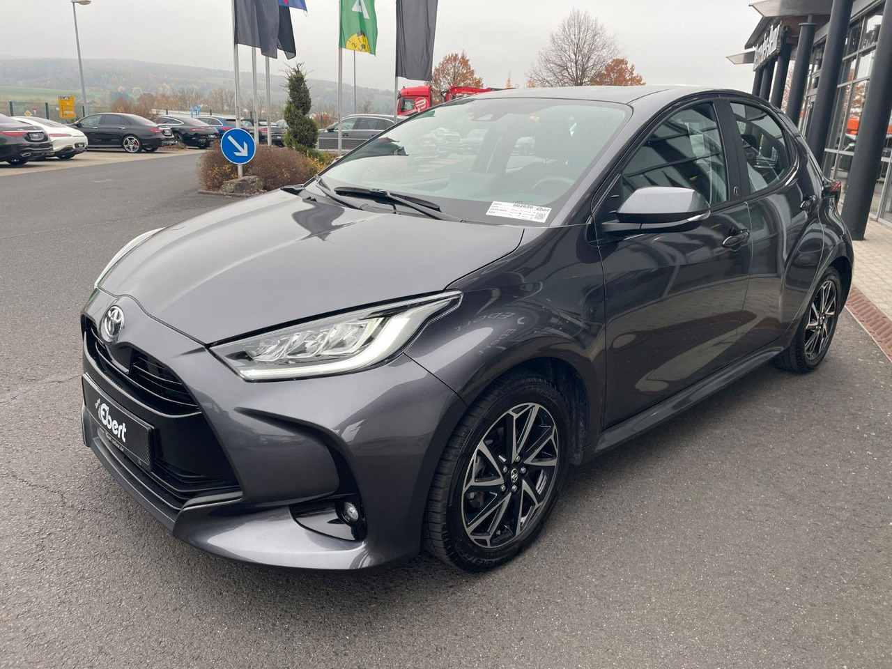 Toyota Yaris 1.5 VVT-iE Aut. Team D AHK+R-Kamera+SHZ - Automobil: slika 3 Toyota Yaris 1.5 VVT-iE Aut. Team D AHK+R-Kamera+SHZ - Automobil: slika 3