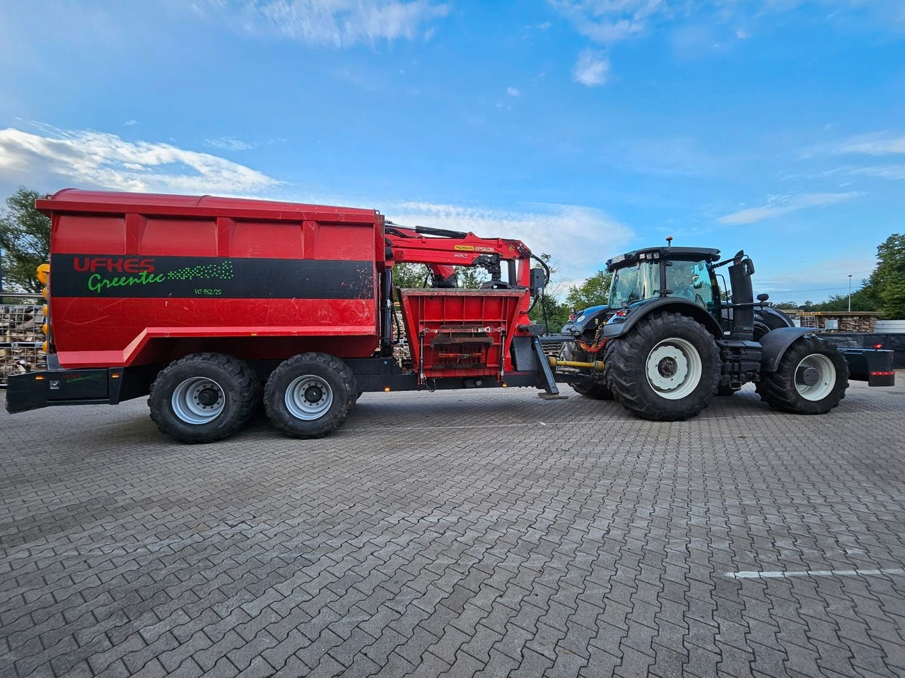 Valtra S374 / nur: 1.980h! / 06.2017 / Holzhacker - Strugač za drvo: slika 1 Valtra S374 / nur: 1.980h! / 06.2017 / Holzhacker - Strugač za drvo: slika 1