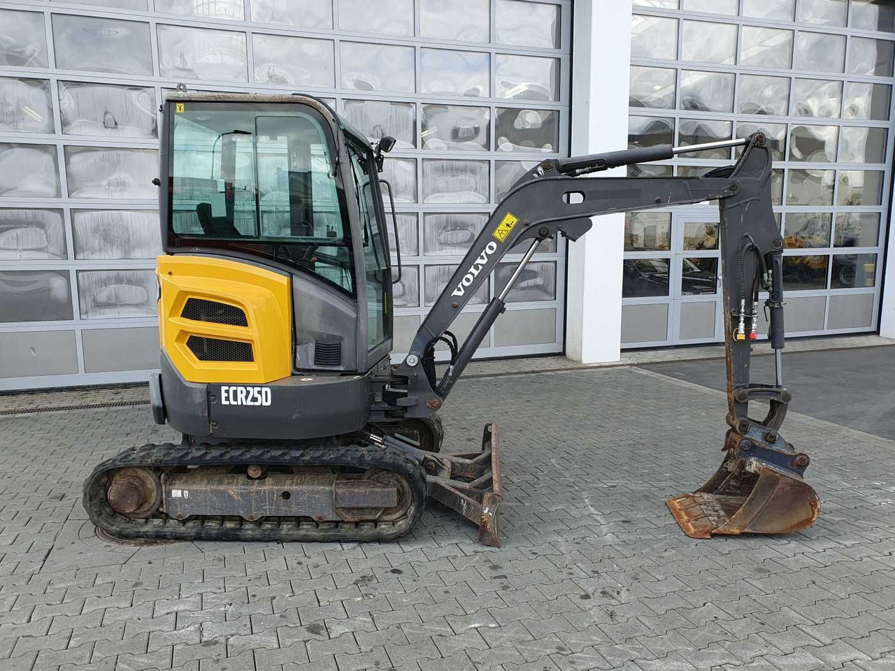Volvo ECR25D / nur 2.974h! / 1x Tieflöffel / 2016 - Mini bager: slika 3 Volvo ECR25D / nur 2.974h! / 1x Tieflöffel / 2016 - Mini bager: slika 3
