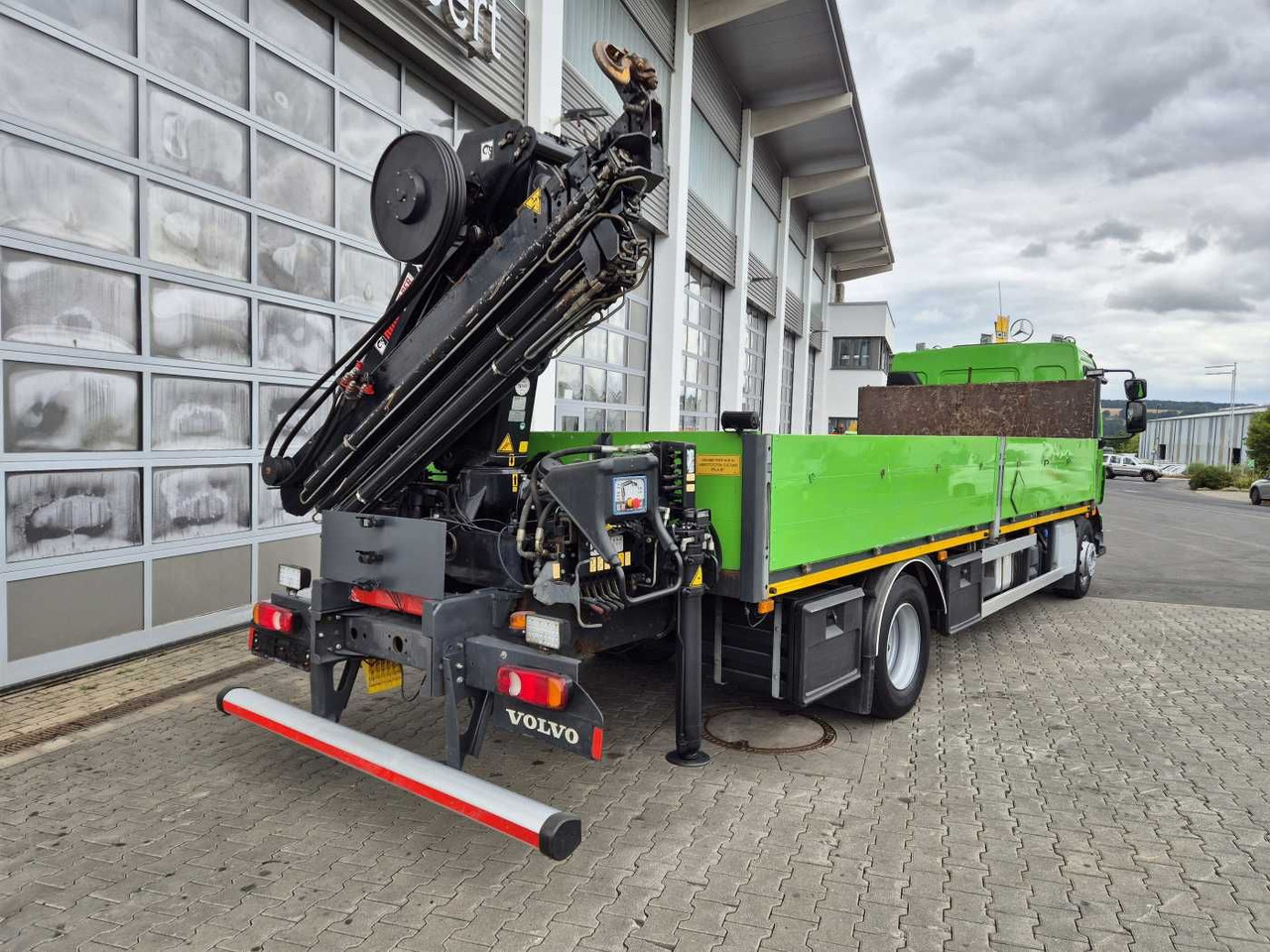 Kamion sa tovarnim sandukom, Kamion sa dizalicom Volvo FL 42 R Kran Hiab XS 088 Funk bis 14 m! Kamera: slika 10