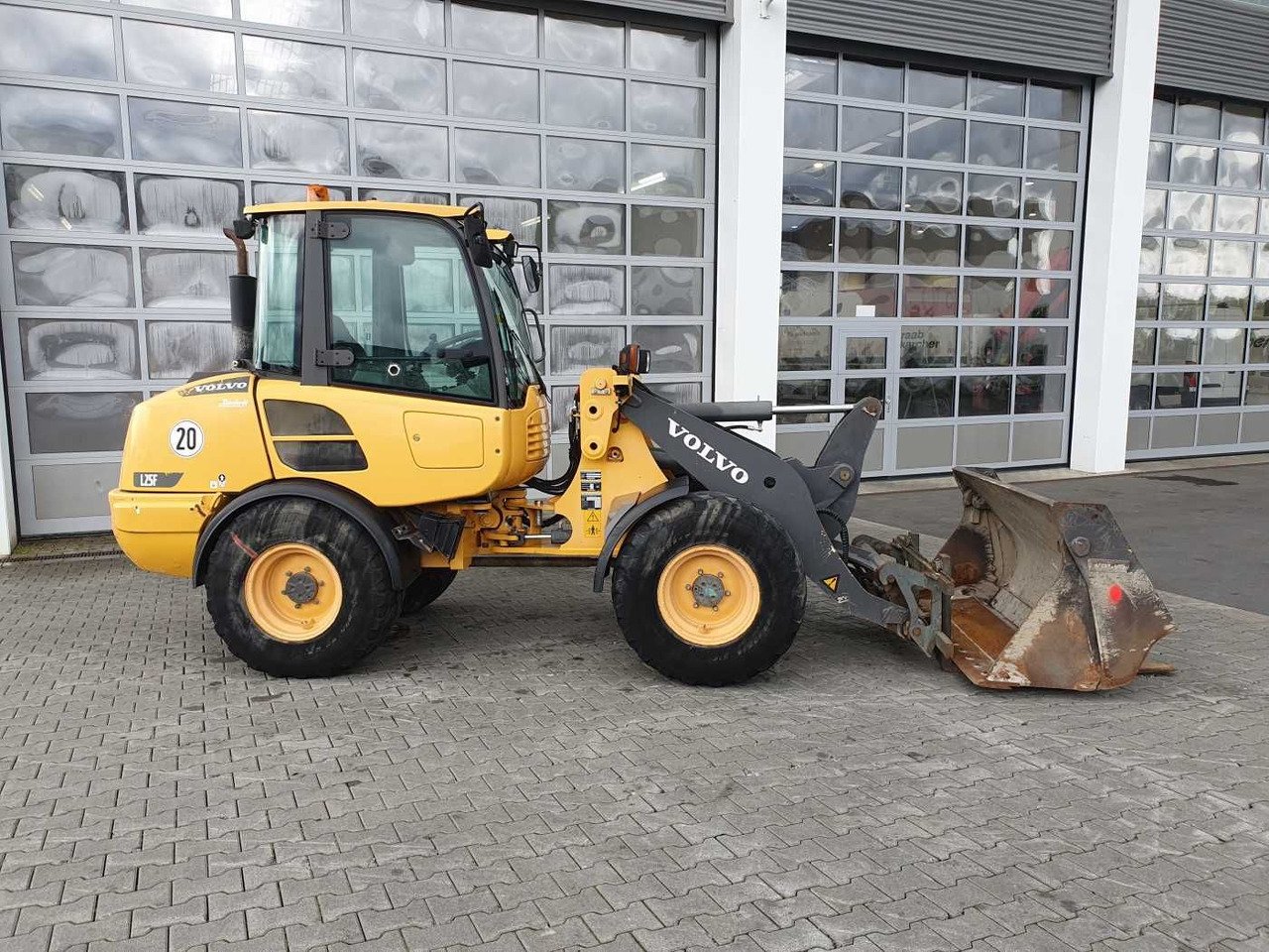 Volvo L25F / Klappschaufel (4in1) + Gabel / 3.258h - Utovarivač točkaš: slika 2 Volvo L25F / Klappschaufel (4in1) + Gabel / 3.258h - Utovarivač točkaš: slika 2