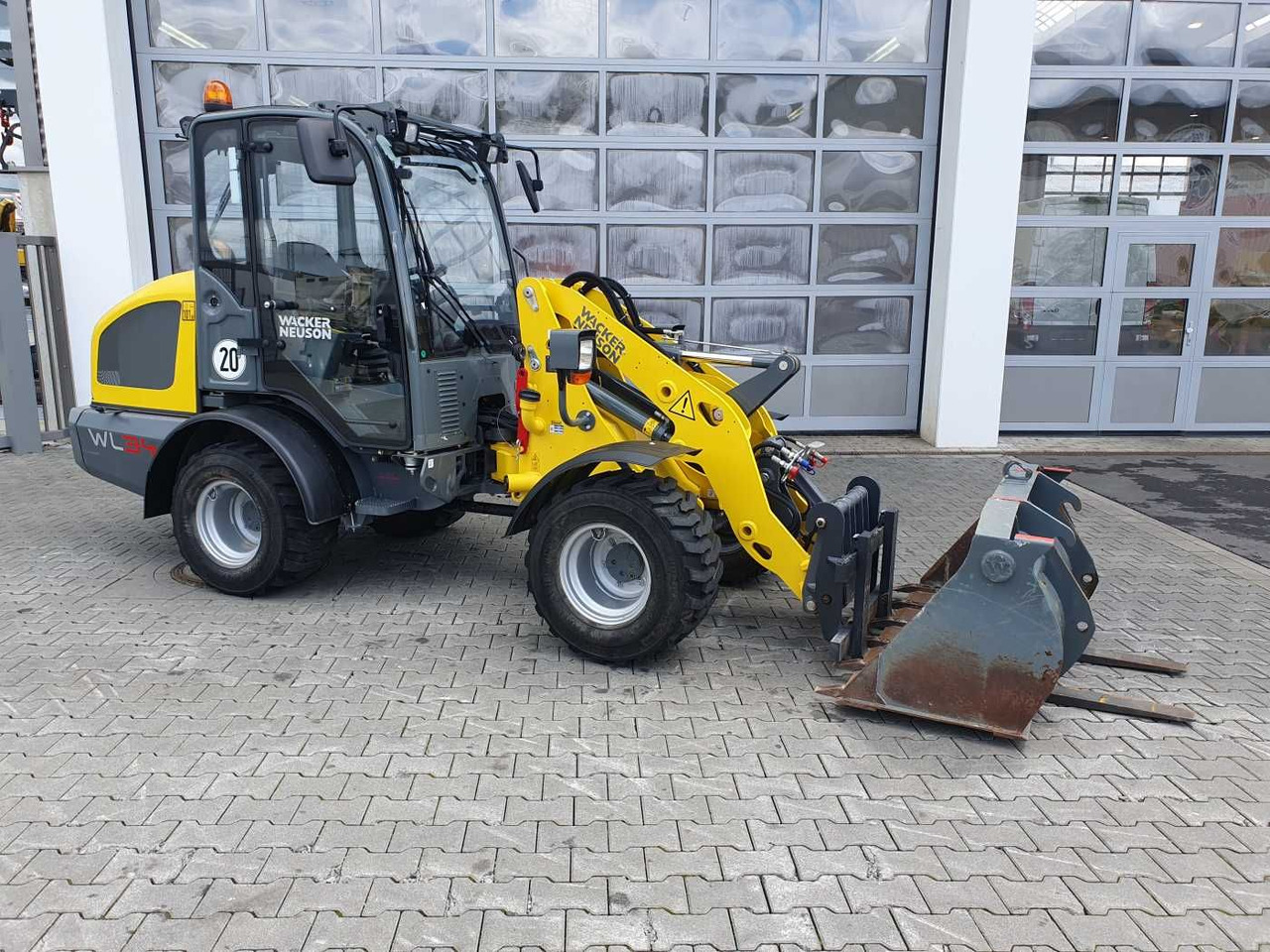 Wacker WL34 (RL40) / Schaufel + Gabel / nur 743h / 62PS - Utovarivač točkaš: slika 2 Wacker WL34 (RL40) / Schaufel + Gabel / nur 743h / 62PS - Utovarivač točkaš: slika 2