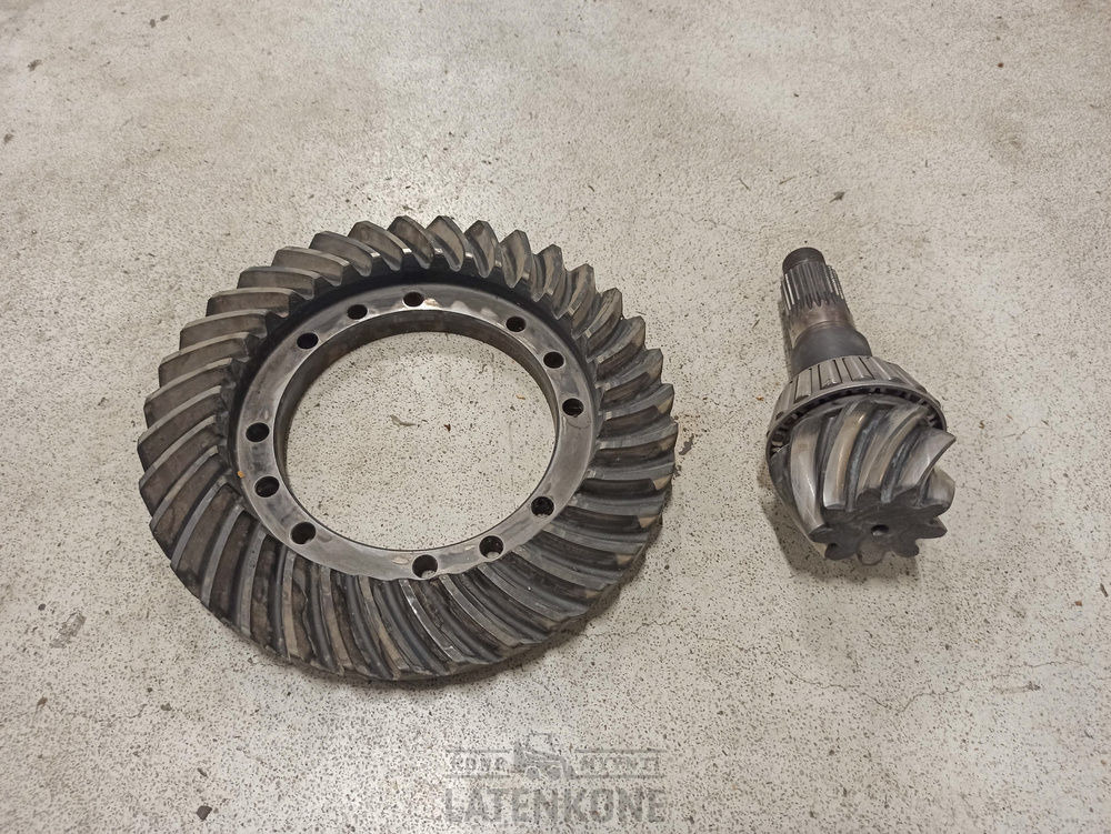 Volvo L70D Pinionakseli ja lautaspyörä / Drive gear - Transmisija za Građevinska mašina: slika 1 Volvo L70D Pinionakseli ja lautaspyörä / Drive gear - Transmisija za Građevinska mašina: slika 1