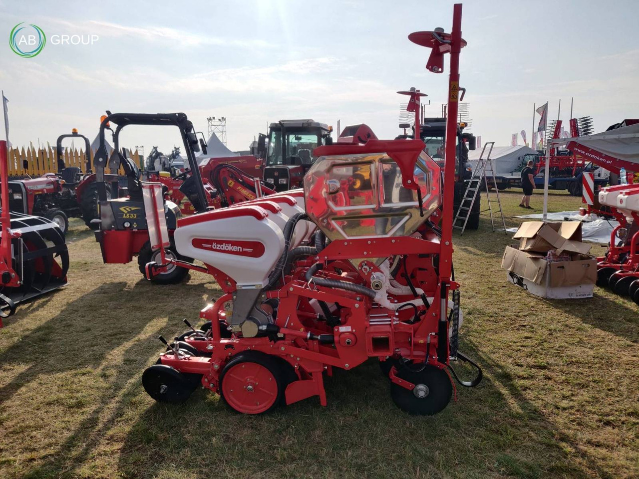 6-row maize seeder VPYT-DG306 on a semi-telescopic frame with deep fertilization - Mašina za preciznu setvu: slika 3 6-row maize seeder VPYT-DG306 on a semi-telescopic frame with deep fertilization - Mašina za preciznu setvu: slika 3