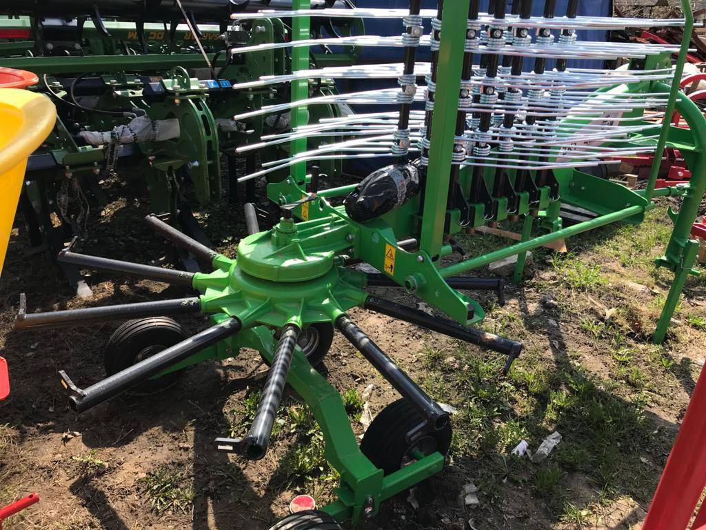 Inter-Tech Rotary Rake ZKT-420, 4.2 m - Prevrtač/ Grabuljač: slika 4 Inter-Tech Rotary Rake ZKT-420, 4.2 m - Prevrtač/ Grabuljač: slika 4