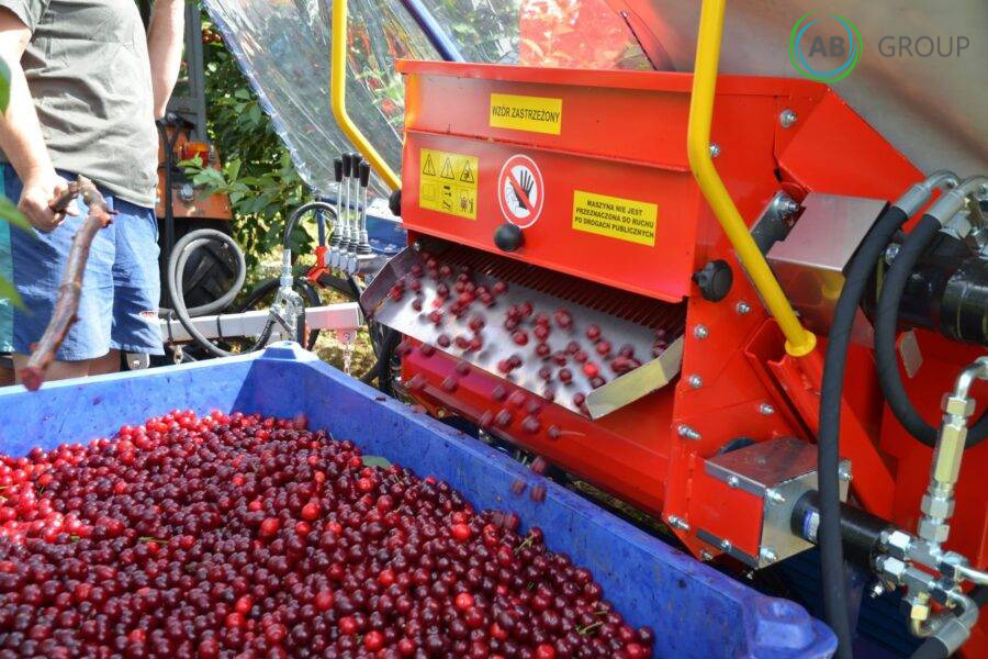Jagoda machine for harvesting cherries, plums Gacek - Baštenska oprema: slika 4 Jagoda machine for harvesting cherries, plums Gacek - Baštenska oprema: slika 4