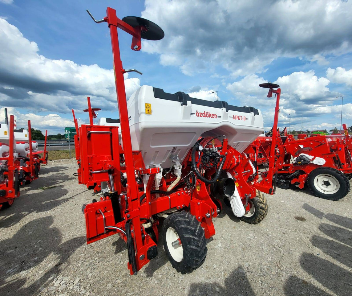 Ozdoken six-row pneumatic precision seeder, VPKT-DG6, PVC fertiliser tank - on stock - Mašina za preciznu setvu: slika 1 Ozdoken six-row pneumatic precision seeder, VPKT-DG6, PVC fertiliser tank - on stock - Mašina za preciznu setvu: slika 1