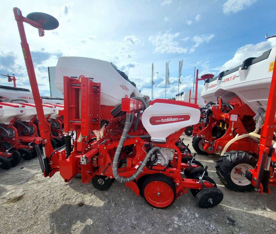 Ozdoken six-row pneumatic precision seeder, VPKT-DG6, PVC fertiliser tank - on stock - Mašina za preciznu setvu: slika 3 Ozdoken six-row pneumatic precision seeder, VPKT-DG6, PVC fertiliser tank - on stock - Mašina za preciznu setvu: slika 3