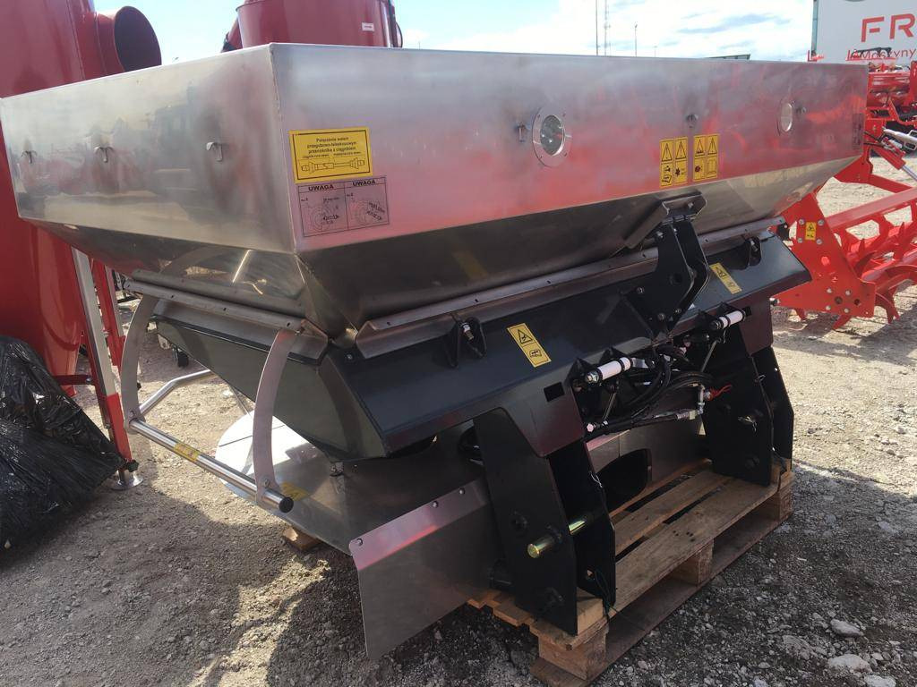 POM Augustów Rozsiewacz nawozów zawieszany ZEUS 1600L - dostępny od ręki! - Rasipač veštačkog đubriva: slika 2 POM Augustów Rozsiewacz nawozów zawieszany ZEUS 1600L - dostępny od ręki! - Rasipač veštačkog đubriva: slika 2