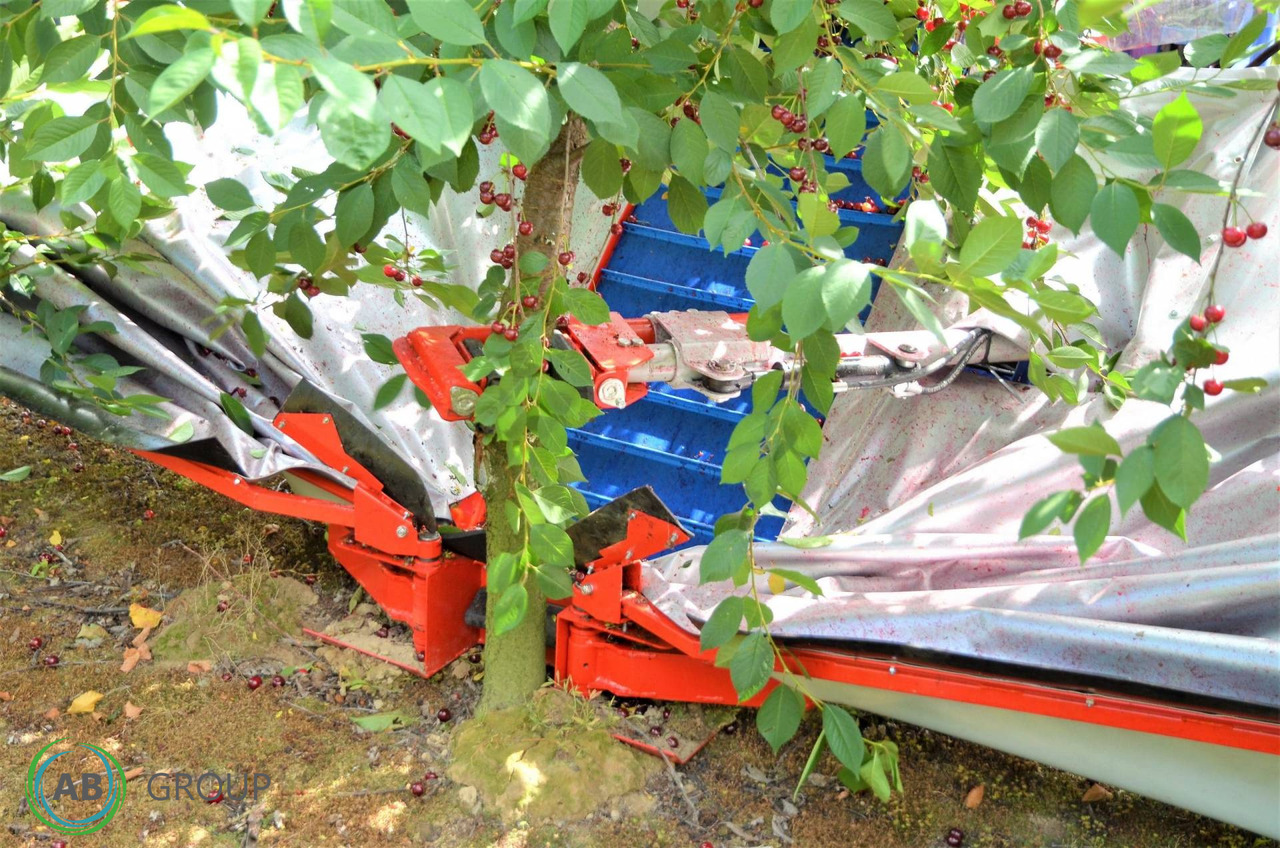 Jagoda machine for harvesting cherries, plums Gacek - Poljoprivredna mašina: slika 2 Jagoda machine for harvesting cherries, plums Gacek - Poljoprivredna mašina: slika 2