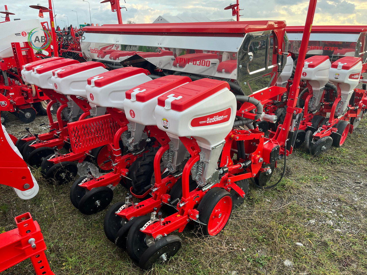 Siewnik do kukurydzy 6-rzędowy VPYT-D300 na ramie półteleskopowej z nawożeniem wgłębnym - Mašina za preciznu setvu: slika 4 Siewnik do kukurydzy 6-rzędowy VPYT-D300 na ramie półteleskopowej z nawożeniem wgłębnym - Mašina za preciznu setvu: slika 4