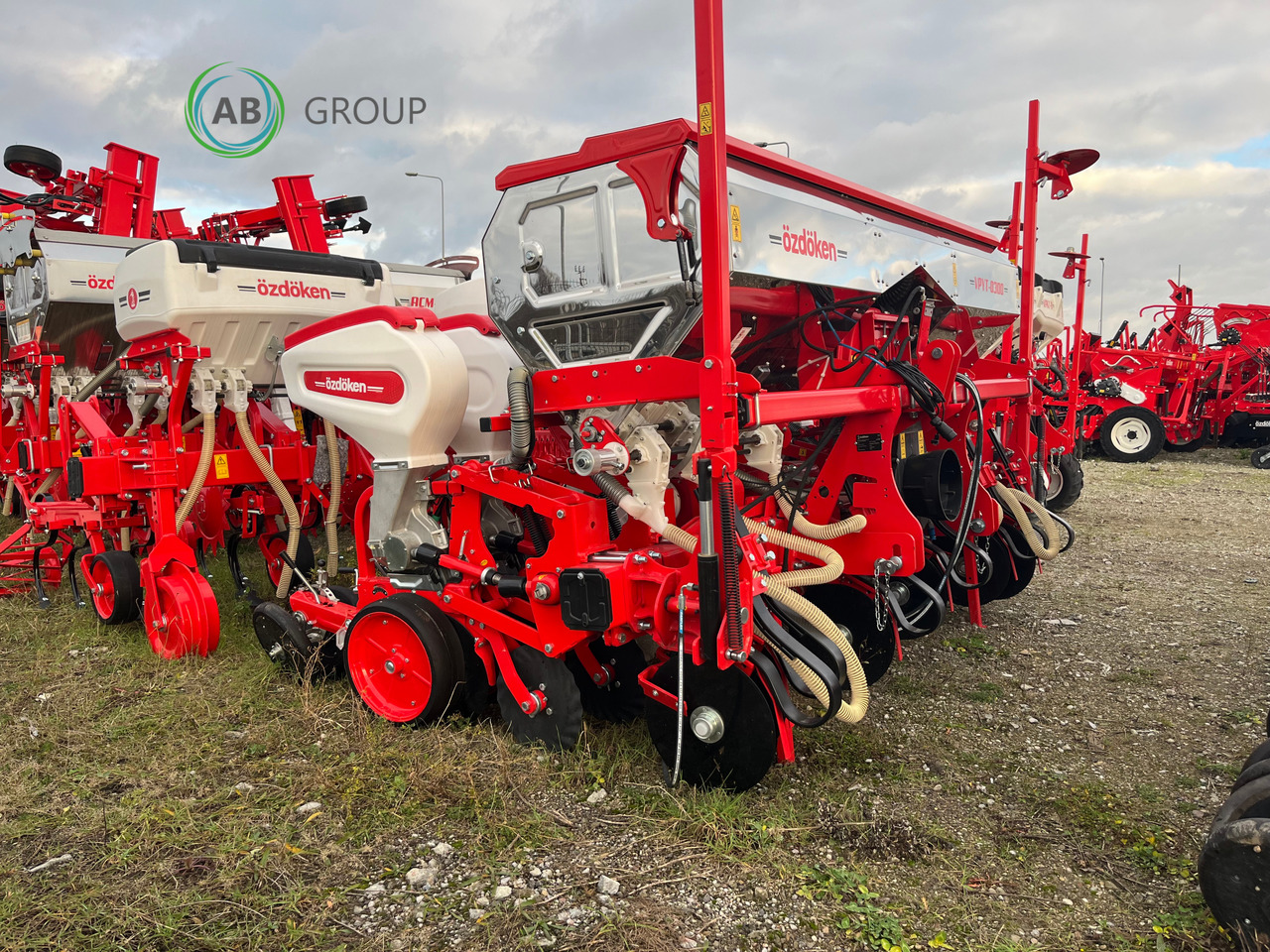 Siewnik do kukurydzy 6-rzędowy VPYT-D300 na ramie półteleskopowej z nawożeniem wgłębnym - Mašina za preciznu setvu: slika 2 Siewnik do kukurydzy 6-rzędowy VPYT-D300 na ramie półteleskopowej z nawożeniem wgłębnym - Mašina za preciznu setvu: slika 2