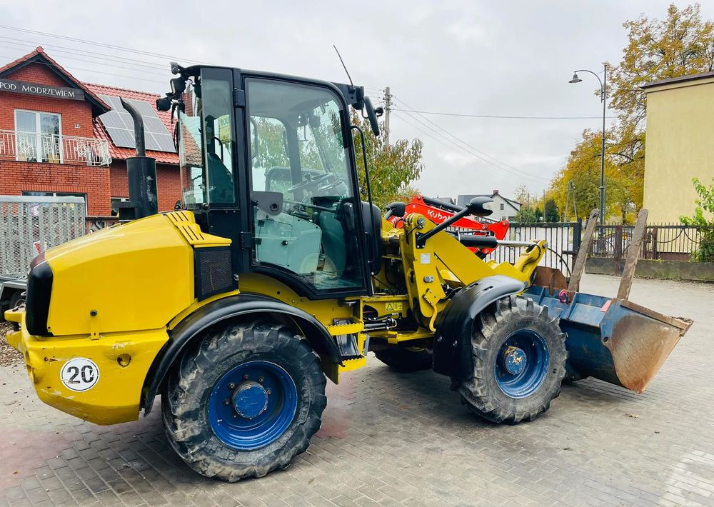 Caterpillar 908H - Utovarivač točkaš: slika 4 Caterpillar 908H - Utovarivač točkaš: slika 4