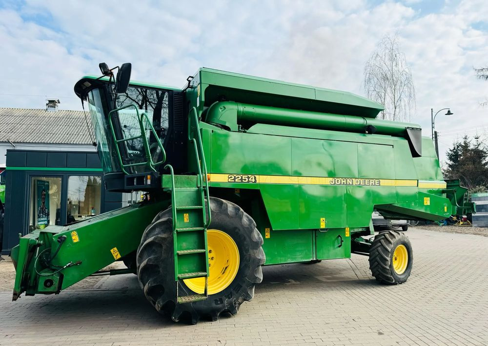John Deere 2254 - Kombinovani kombajn: slika 1 John Deere 2254 - Kombinovani kombajn: slika 1