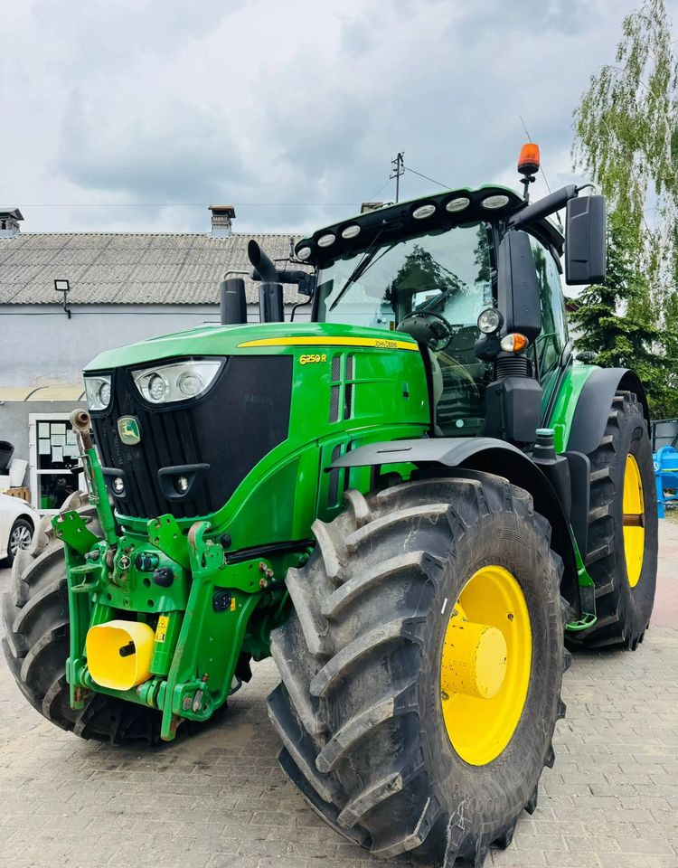 John Deere 6250R - Traktor: slika 1 John Deere 6250R - Traktor: slika 1