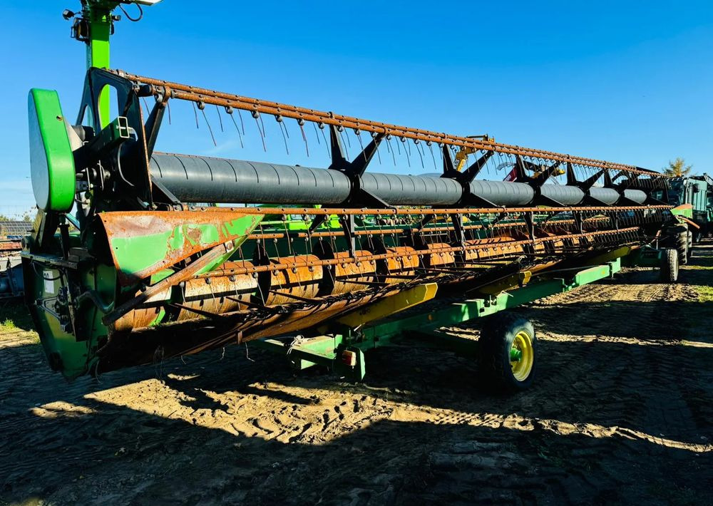 John Deere 630R - Prednji deo kombajna: slika 3 John Deere 630R - Prednji deo kombajna: slika 3