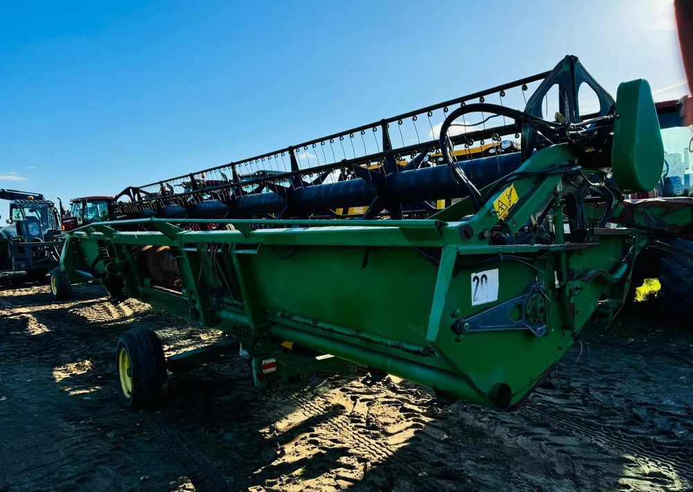 John Deere 630R - Prednji deo kombajna: slika 2 John Deere 630R - Prednji deo kombajna: slika 2