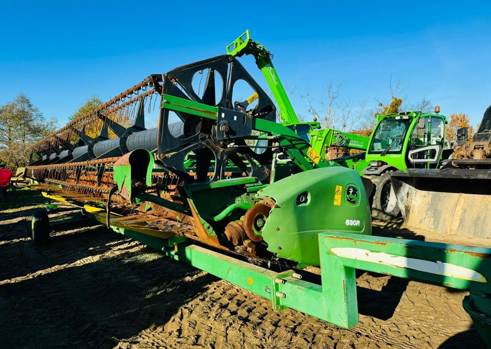 John Deere 630R - Prednji deo kombajna: slika 1 John Deere 630R - Prednji deo kombajna: slika 1