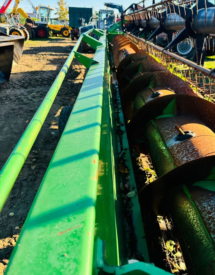 John Deere 630R - Prednji deo kombajna: slika 5 John Deere 630R - Prednji deo kombajna: slika 5