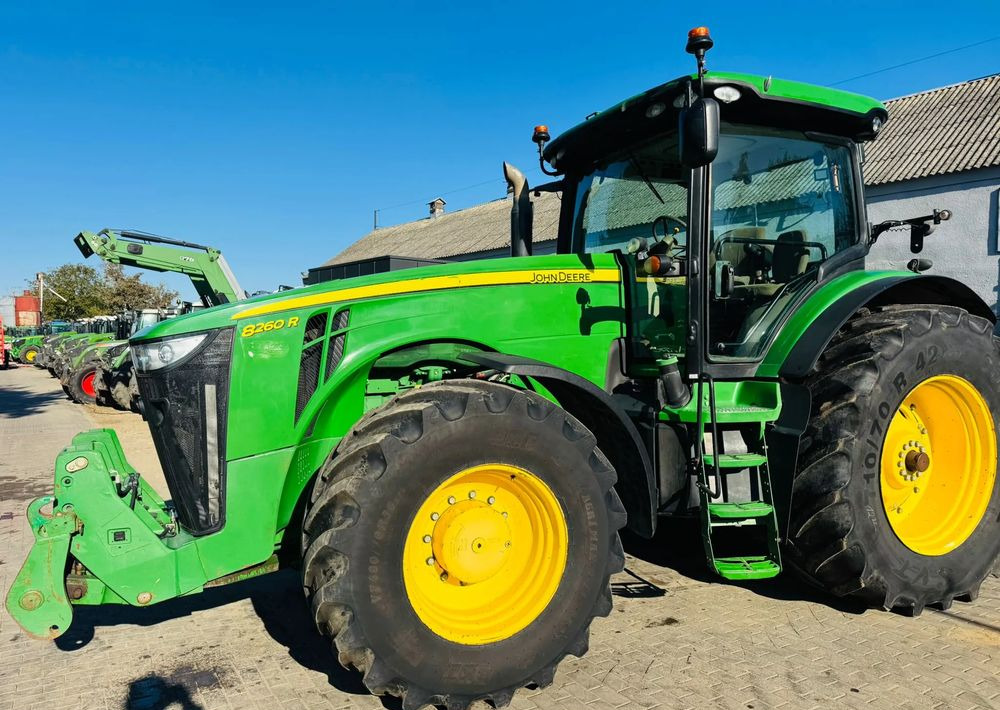 John Deere 8260R - Traktor: slika 2 John Deere 8260R - Traktor: slika 2