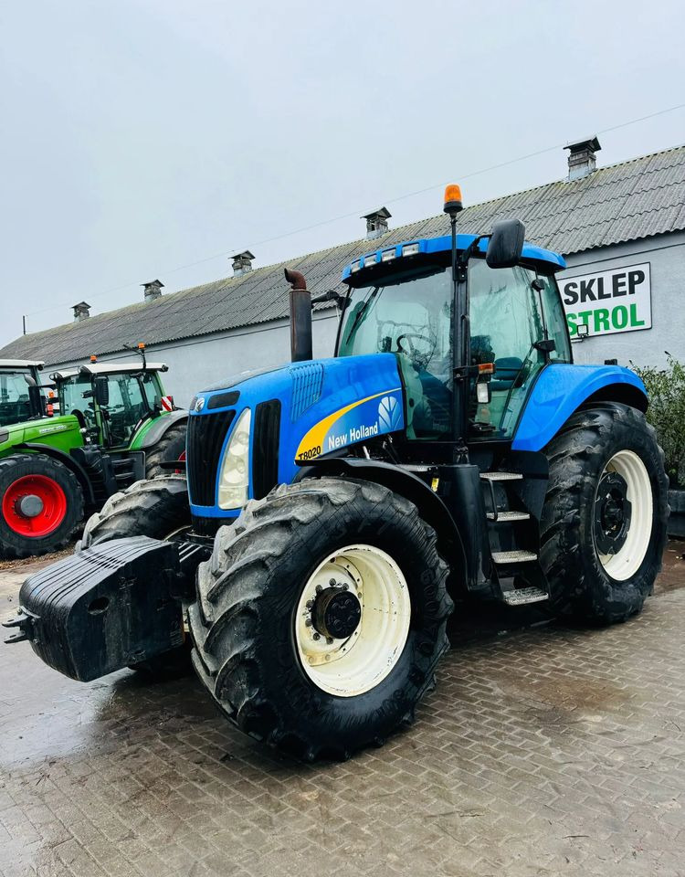 New Holland T8020 - Traktor: slika 1 New Holland T8020 - Traktor: slika 1