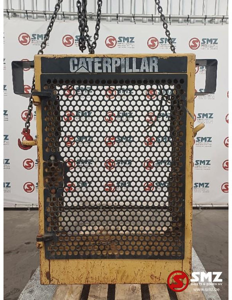 Caterpillar Occ grille D6M Caterpillar - Hauba: slika 1 Caterpillar Occ grille D6M Caterpillar - Hauba: slika 1