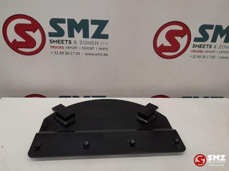 Caterpillar Swivel guard steel plate Caterpillar - Ram/ Šasija za Oprema za rukovanje materijalima: slika 3 Caterpillar Swivel guard steel plate Caterpillar - Ram/ Šasija za Oprema za rukovanje materijalima: slika 3