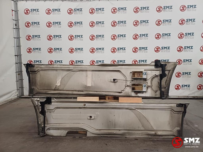DAF Occ set side skirts L/R DAF - Ram/ Šasija za Kamion: slika 2 DAF Occ set side skirts L/R DAF - Ram/ Šasija za Kamion: slika 2
