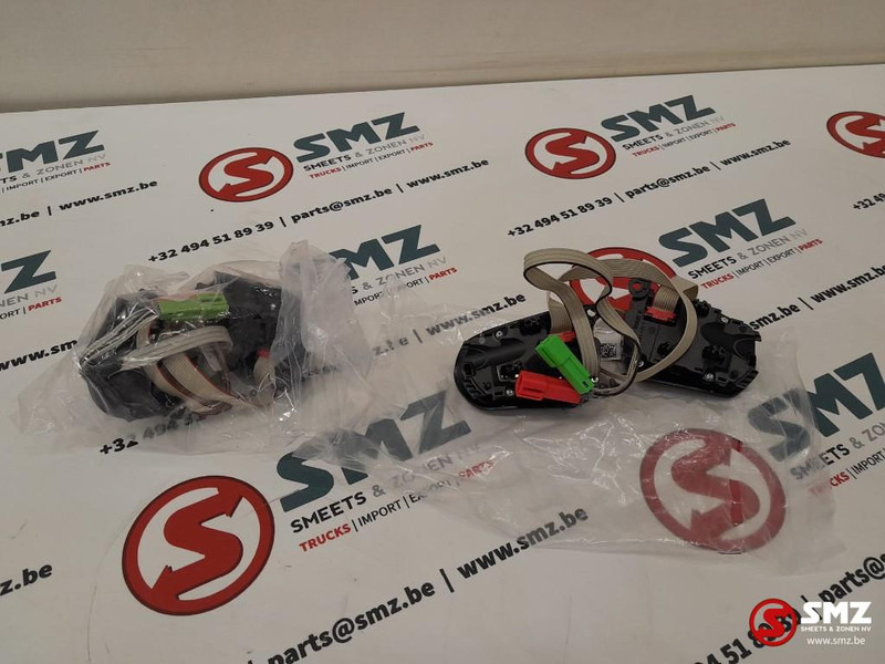 DAF Set van 2 stuurwielschakelaars DAF - Električni sistem za Kamion: slika 2 DAF Set van 2 stuurwielschakelaars DAF - Električni sistem za Kamion: slika 2