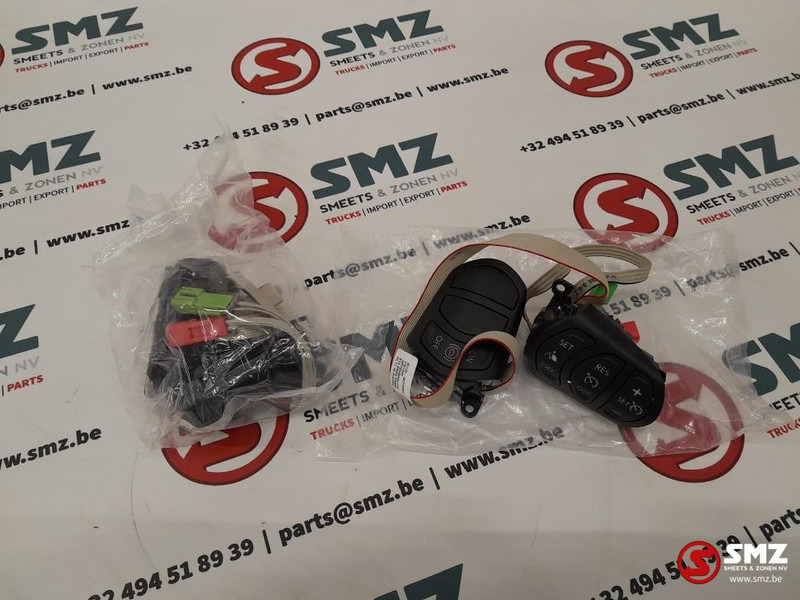 DAF Set van 2 stuurwielschakelaars DAF - Električni sistem za Kamion: slika 1 DAF Set van 2 stuurwielschakelaars DAF - Električni sistem za Kamion: slika 1