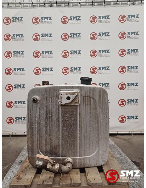 Diversen Occ hydraulische tank 200L + steunen Afhymat - Hidraulični rezervoar za Kamion: slika 2 Diversen Occ hydraulische tank 200L + steunen Afhymat - Hidraulični rezervoar za Kamion: slika 2