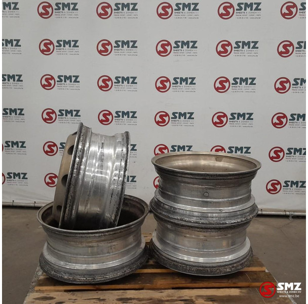 Diversen Occ set van 4 velgen 22,5 x 9,00 Alcoa - Felna za Kamion: slika 2 Diversen Occ set van 4 velgen 22,5 x 9,00 Alcoa - Felna za Kamion: slika 2