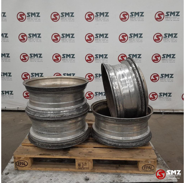 Diversen Occ set van 4 velgen 22,5 x 9,00 Alcoa - Felna za Kamion: slika 4 Diversen Occ set van 4 velgen 22,5 x 9,00 Alcoa - Felna za Kamion: slika 4