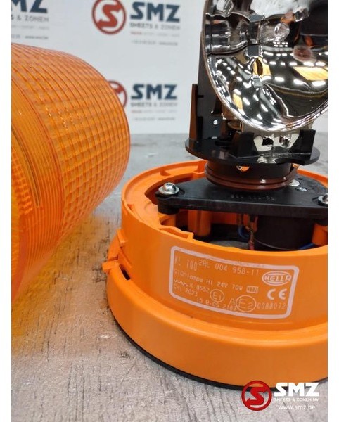 Diversen Occ zwaailamp Hella KL700 24V 70W - Svetla/ Osvetljenje za Kamion: slika 2 Diversen Occ zwaailamp Hella KL700 24V 70W - Svetla/ Osvetljenje za Kamion: slika 2