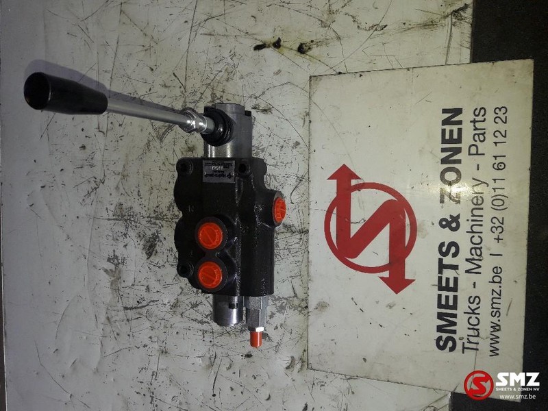 Diversen Stuurventiel 80 l/min - Hidraulični ventil za Kamion: slika 1 Diversen Stuurventiel 80 l/min - Hidraulični ventil za Kamion: slika 1